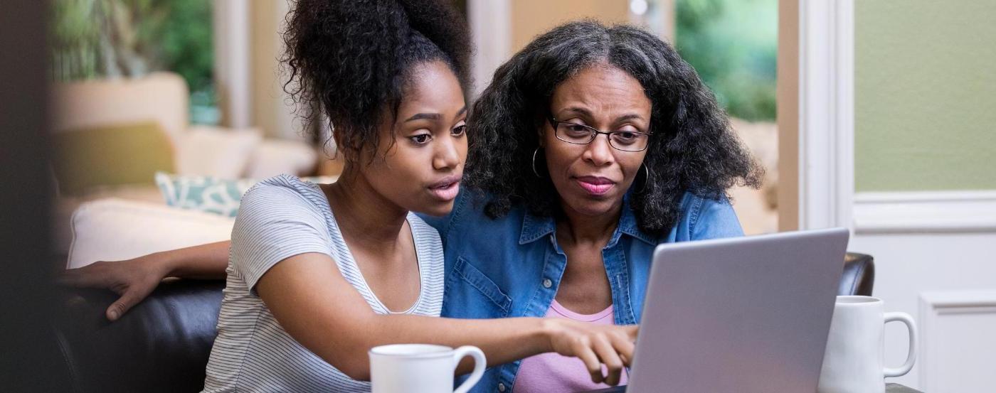 PGCC Student and Parent Registering for Classes Online